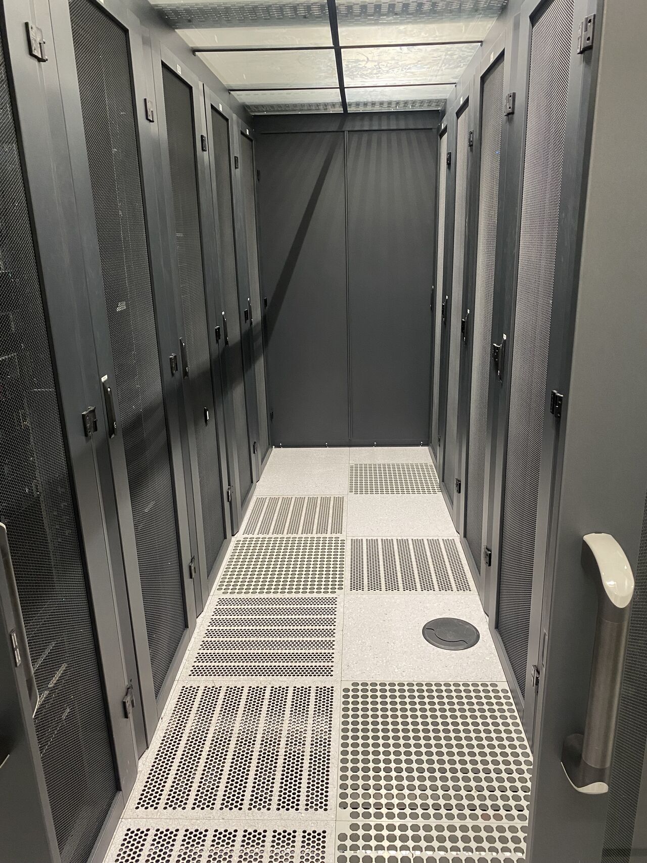 Couloir froide — baies de serveurs