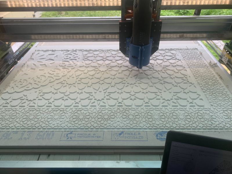 ④ زخرفة الجبس المغربي — منقوشة على المنزل